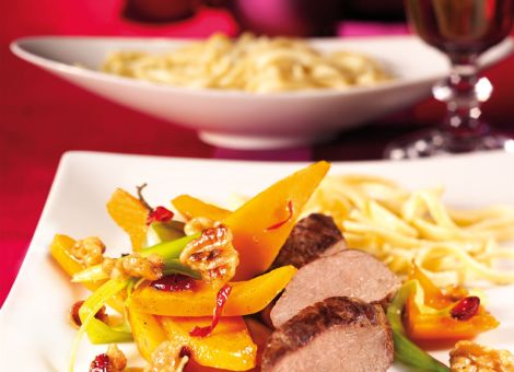 Rehrückenfilet  mit Walnuss-Kürbisgemüse 