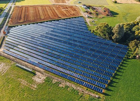 Grün geführte Ministerien wollen mehr PV auf dem Acker