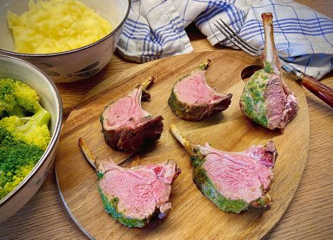 Rehkarree  in Bärlauchbutter gebacken