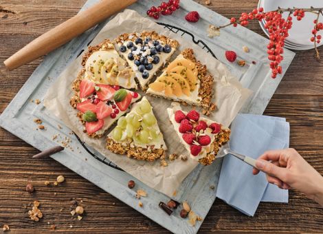 Vanille-Eispizza mit Früchten