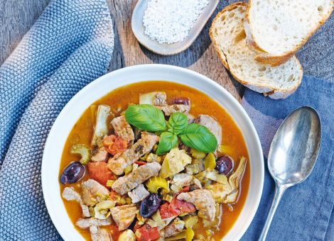 Geschnetzeltes mit  Tomaten, Artischocken und Oliven