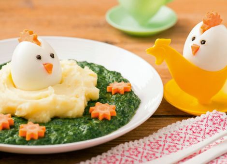 Eierhahn im  Kartoffelpüree-Spinat-Bett