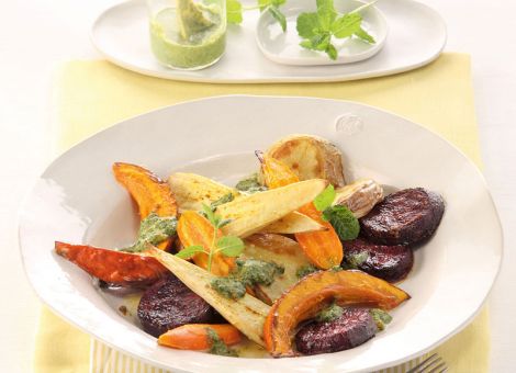 Wurzelgemüse aus dem Ofen mit Minzpesto