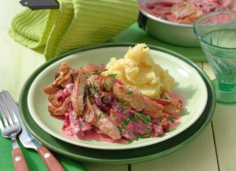 Putengeschnetzeltes,  Rote Bete und Gewürzgurke