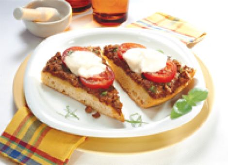 Fladenbrot mit Hack überbacken