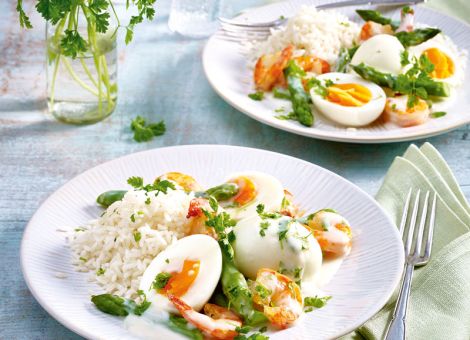 Eier-Ragout mit Garnelen  und grünem Spargel