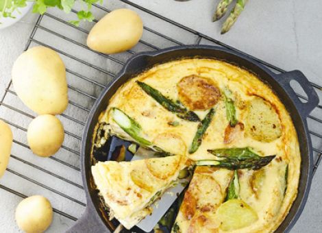 Kartoffel-Spargel-Tortilla mit Kräuter-Zitronen-Quark