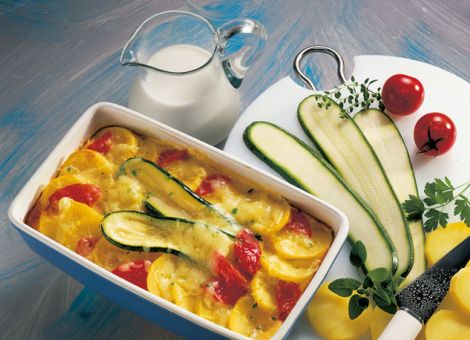 Auflauf mit Kartoffeln und Zucchini
