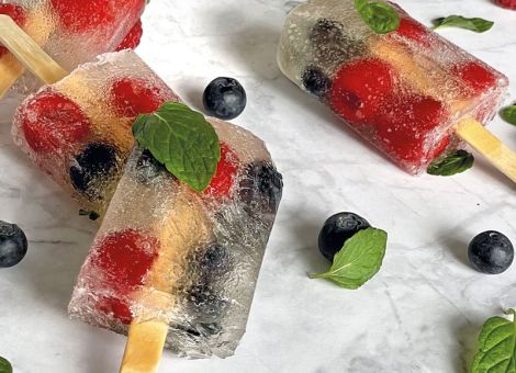 Beeren-Poptails und Beeren-Cubes