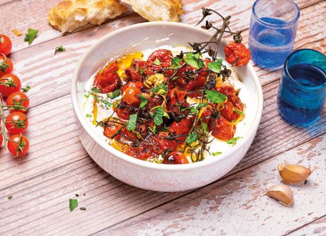 Geröstete Tomaten  auf Labneh