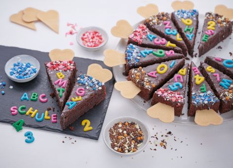 Bunter Schultüten-Kuchen