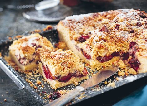Streuselkuchen  mit Birnen und Pflaumen