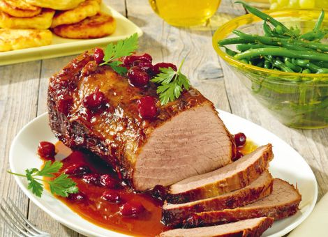 Sauerbraten mit Traubensaft und Parmesan-Taler