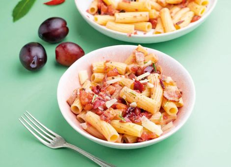 Pasta mit  scharfer Pflaumensauce