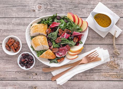 Putenfilet auf Grünkohl-Radicchio-Salat
