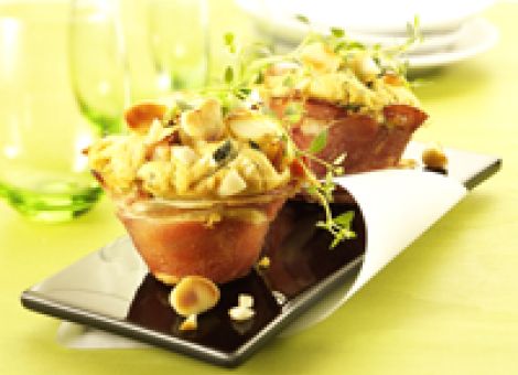 Birnen-Schinken-Muffins mit Kräutern und Nüssen