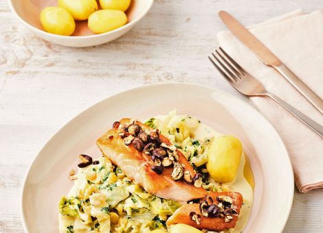 Lachs auf  Ackerbohnen-Rahmspitzkohl