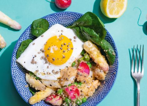 Köstliche Spargel-Quinoa-Bowl