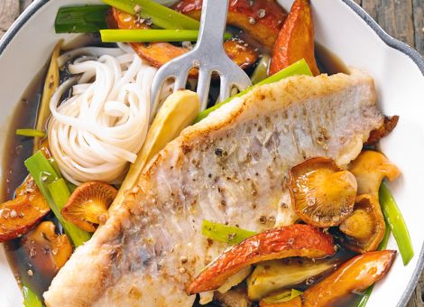 Gebratene Filets vom Rotbarsch in Bier-Teriyaki-Sauce