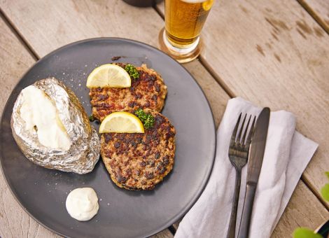 Kalbsburger mit Folienkartoffel