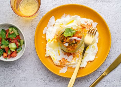 Gefüllte Kohlrabi mit Tomaten-Gurken-Sala