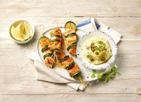 Hähnchen-Zucchinispieße mit Kartoffel-Zitronenpüree