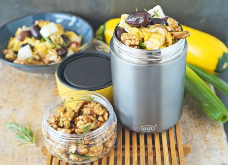 Gelber Zucchinisalat mit Feta