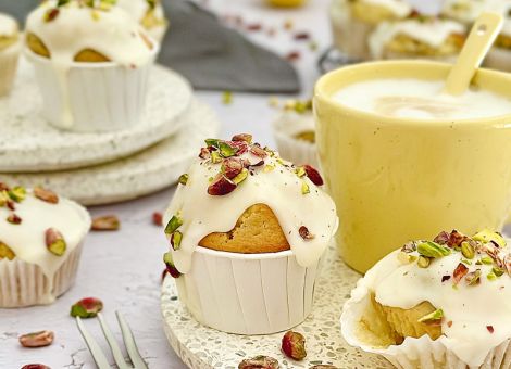 Zitronen-Pistazien-Muffins mit Joghurt-Frosting