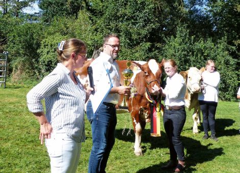 Rhoder Kram- und Viehmarkt lockt zahlreiche Besucher an