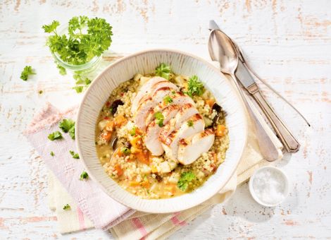 Graupeneintopf mit Hähnchenbrust und Süßkartoffel