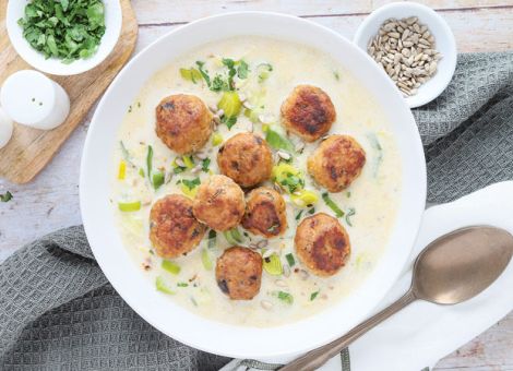 Käse-Lauchsuppe mit Putenhackfleischbällchen