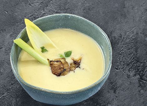 Raffinierte Chicorée-Cremesuppe