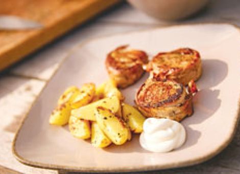 Kalbsfilet ummantelt  mit Bacon und Kartoffelspalten