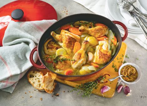 Hähnchen-Topf mit Kartoffeln, Möhren und Pastinaken 