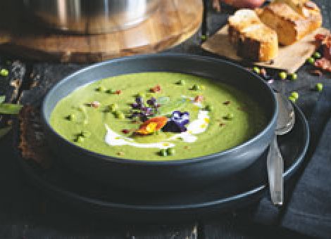 Feine Erbsen-Minzsuppe mit Speck