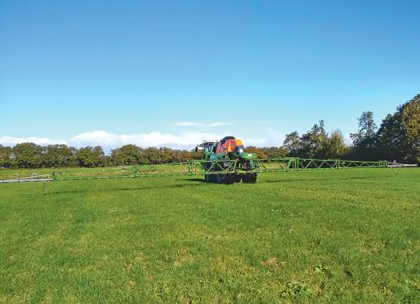 Spot-Spraying-Systeme zur Ampferbekämpfung im Grünland 
