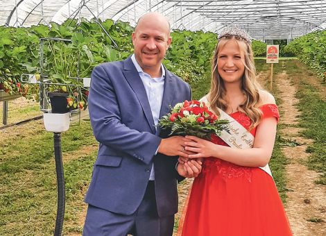 Erdbeerkönigin Paulina I.in Münzenberg gekrönt