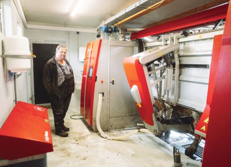 Zwei neue Melkroboter im Betrieb Limpert 