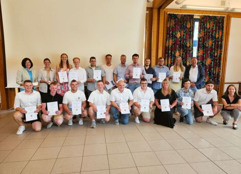 Strahlende Wirtschafter in Oppenheim