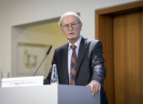 Der Ball liegt noch auf dem Punkt