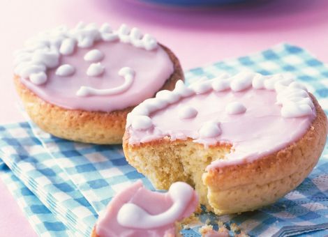 Kindergesicht auf Mini-Kuchen
