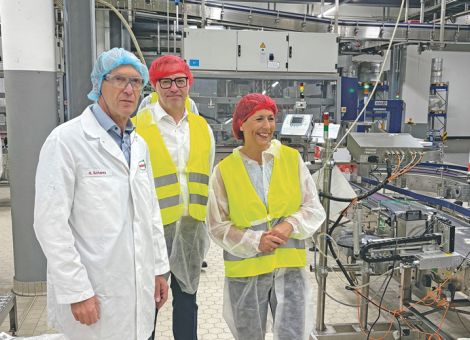 Ministerin Schmitt zu Besuch bei John Deere und Hochwald