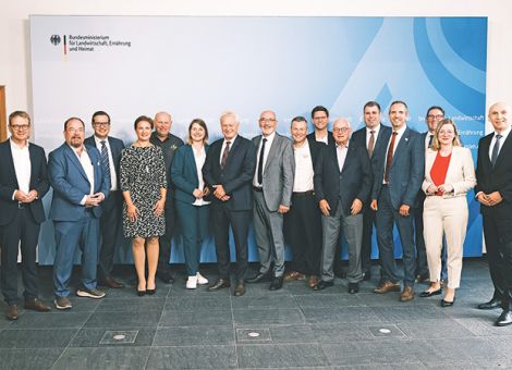 Agrarminister Rainer sichert Weinbranche Unterstützung zu