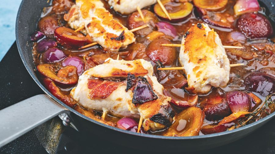 Involtini in Pflaumenragout