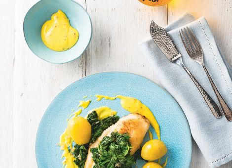 Schollenfilets mit gebratenem Grünkohl