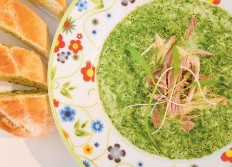 Wilde Bärlauch-Fasanen-Suppe