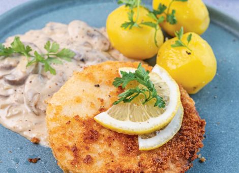 Knuspriges Sellerieschnitzel mit Pilz-Sahnesauce
