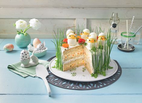 Sandwich-Torte mit drei verschiedenen Cremes