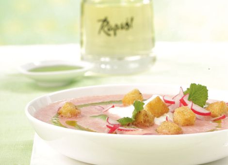 Radieschenschaumsuppe mit Petersilienöl 