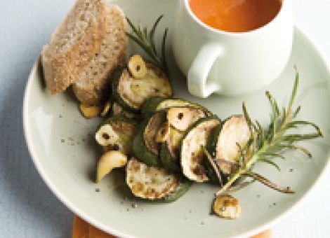 Zucchini im Tomaten-Ingwer-Saft